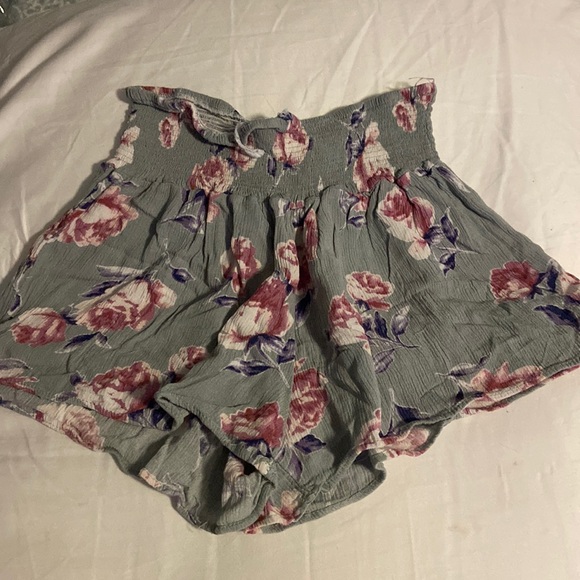 Cute Flowy Shorts - Picture 3 of 3